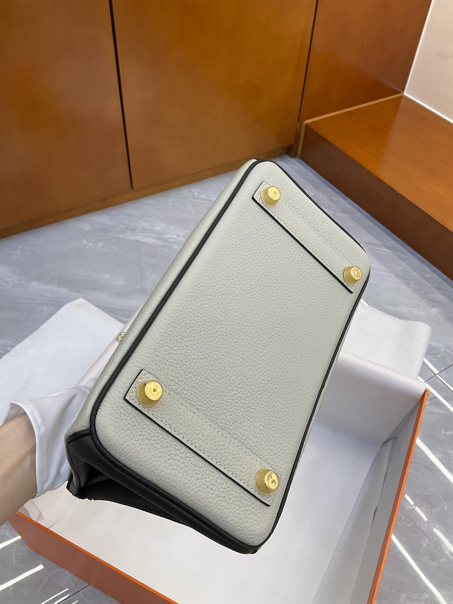 Birkin/Birkin-25cm-togo-Pearl-Grey-and-Black-GHW/img_005