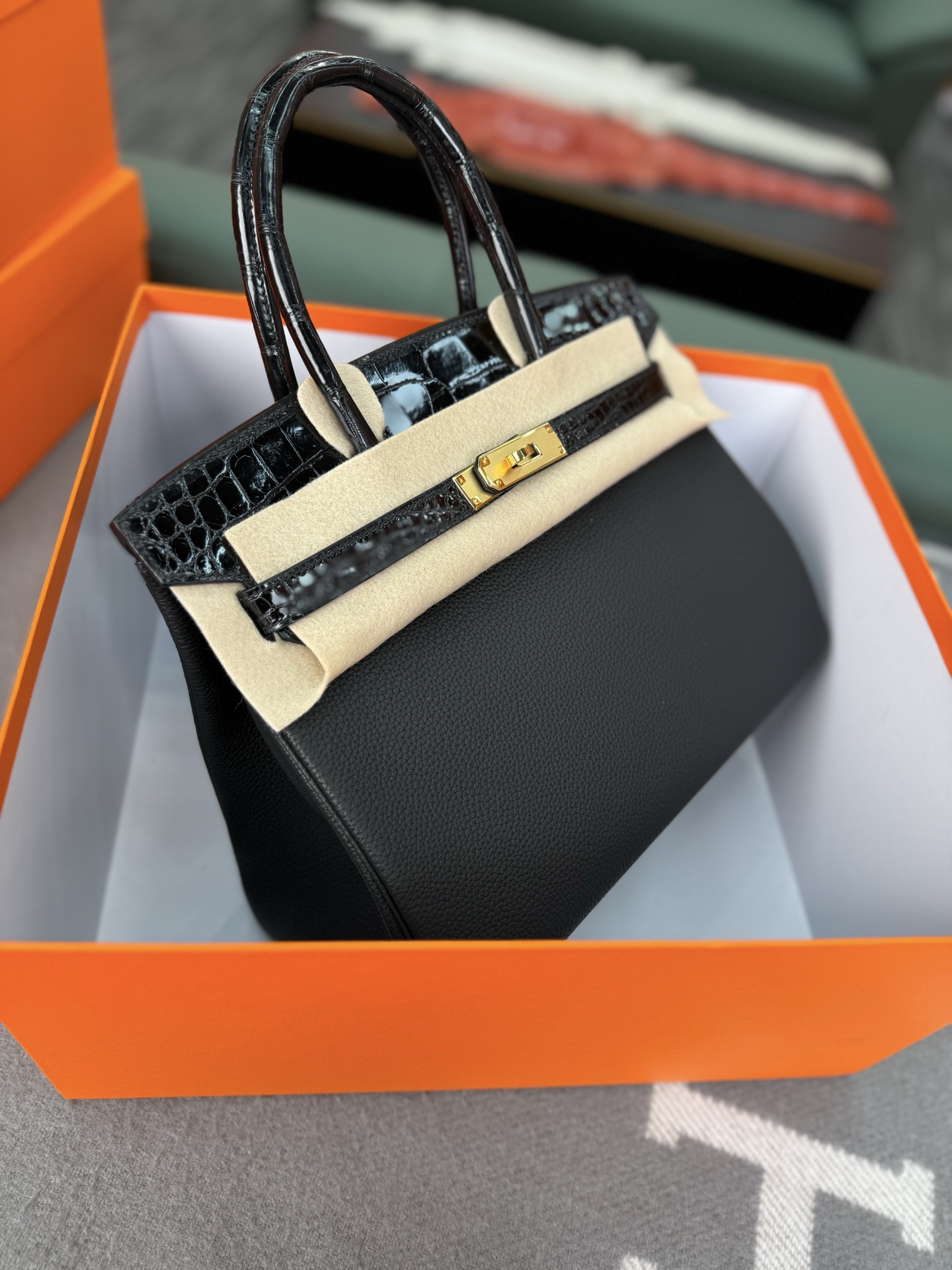 Birkin/Birkin-30cm-touch-Togo-and-Shiny-Crocodile-Black-GHW/img_003