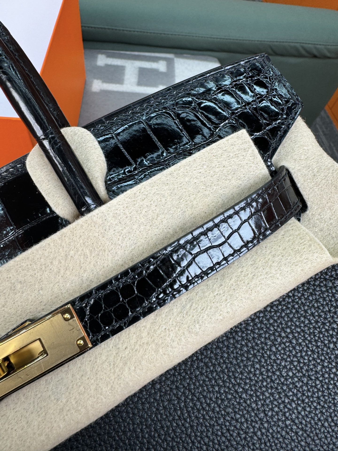 Birkin/Birkin-30cm-touch-Togo-and-Shiny-Crocodile-Black-GHW/img_006