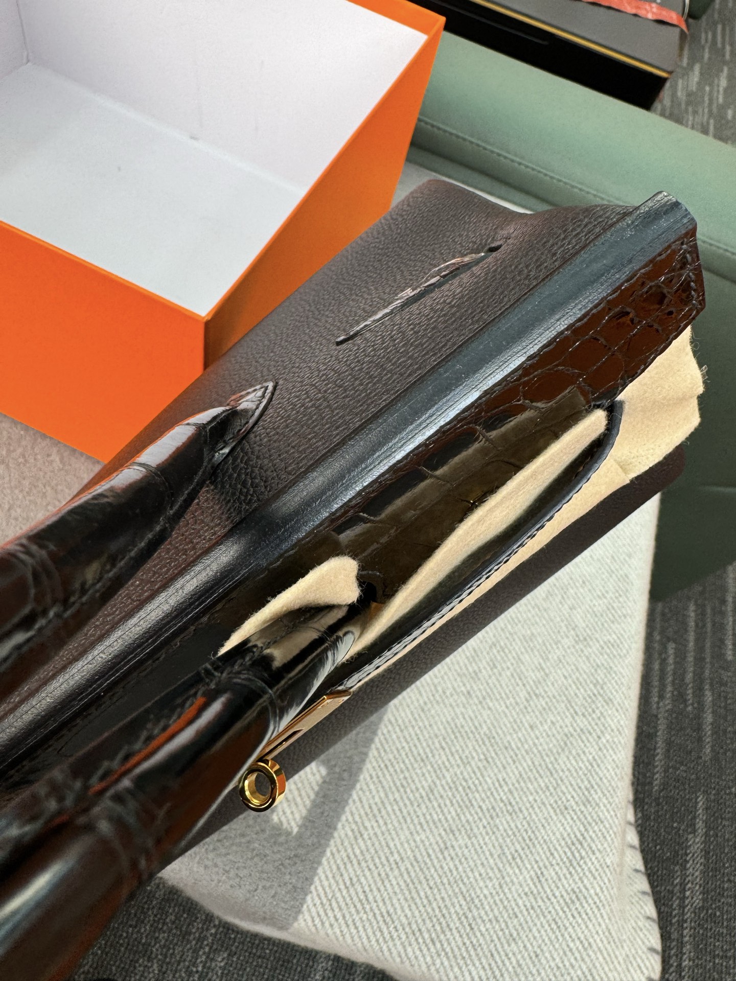 Birkin/Birkin-30cm-touch-Togo-and-Shiny-Crocodile-Black-GHW/img_007