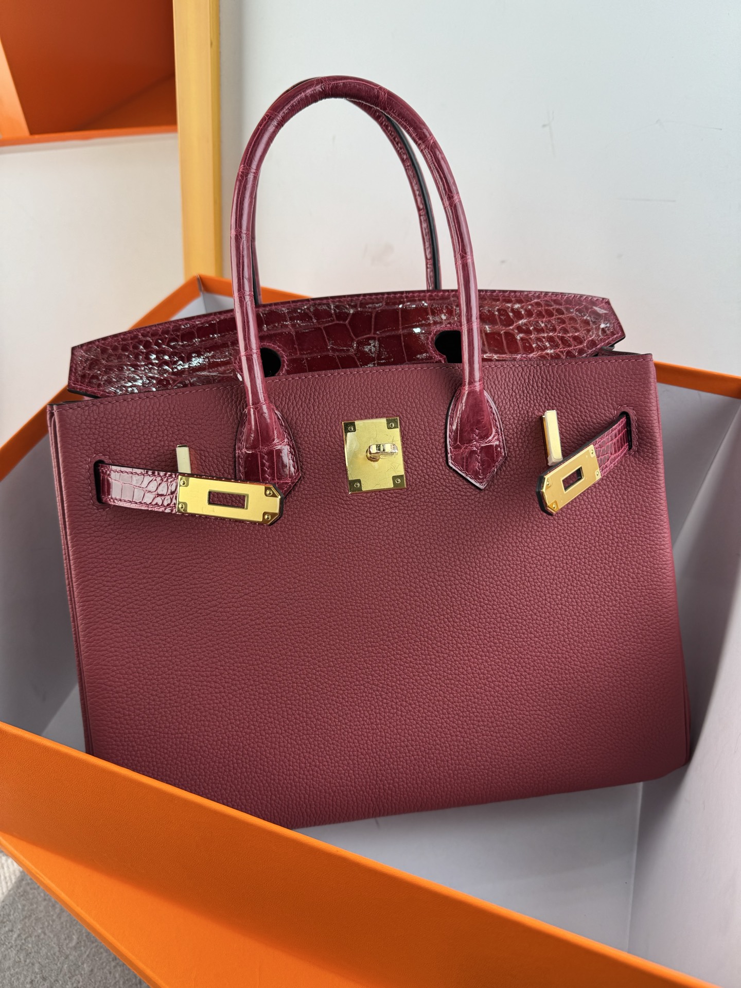 Birkin/Birkin-30cm-touch-Togo-and-Shiny-Crocodile-Burgundy/img_008