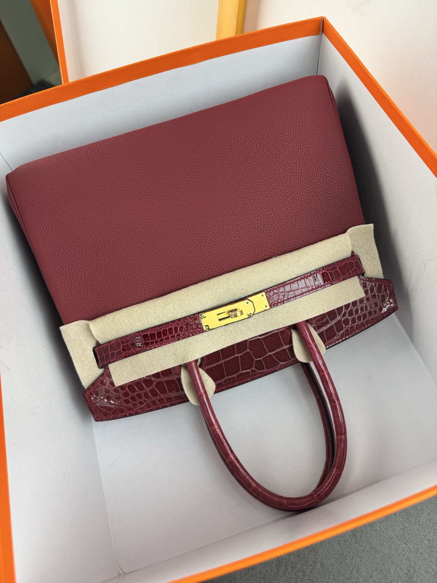 Birkin/Birkin-30cm-touch-Togo-and-Shiny-Crocodile-Burgundy/img_010