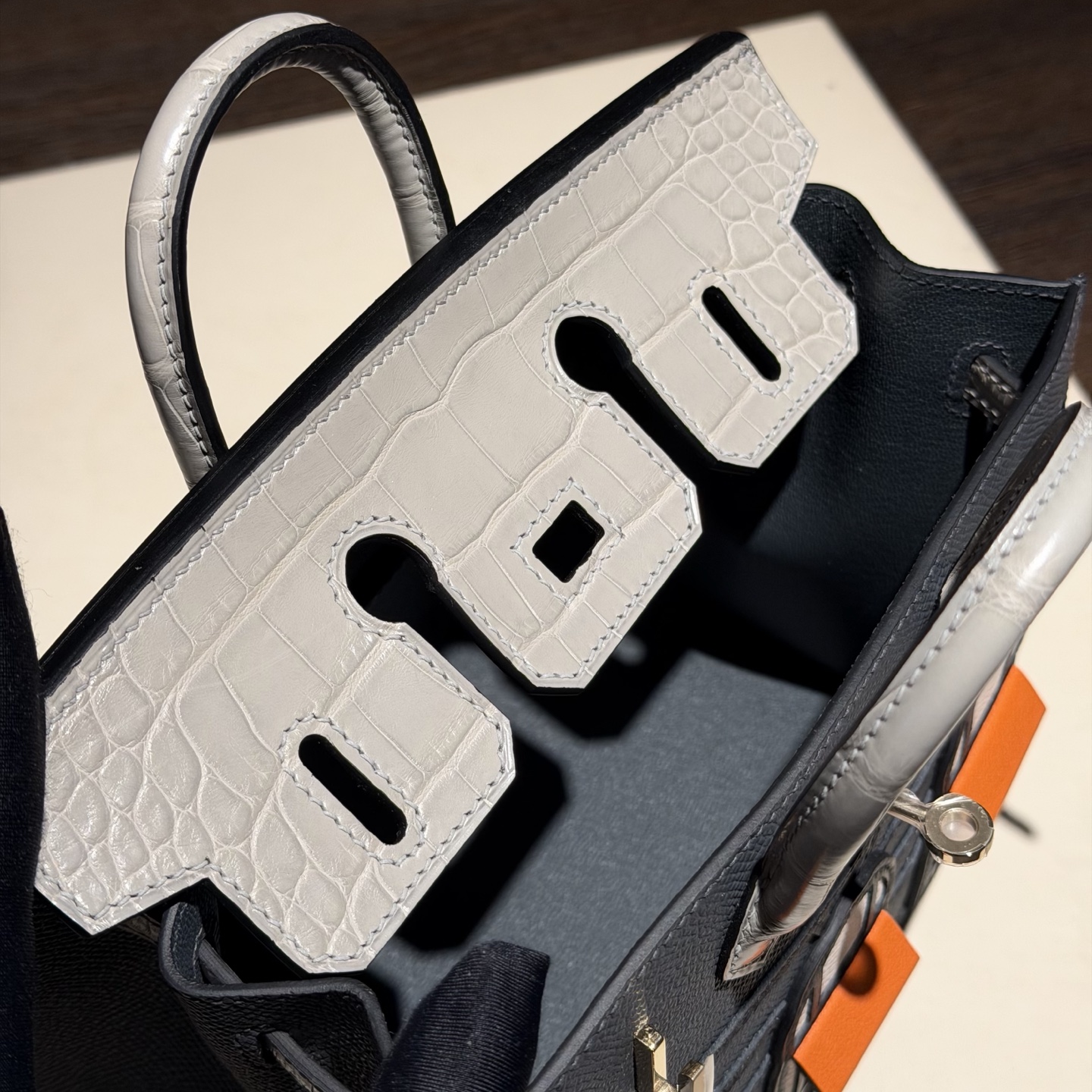 Birkin/Birkin-Faubourg-20cm-Crocodile-White-and-Black/img_010