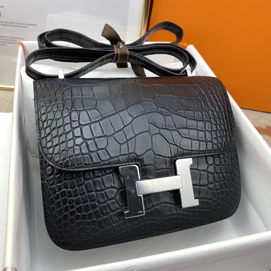 Constance/Constance-18cm-Matte-Alligator-Texture-Black-SHW/img_003