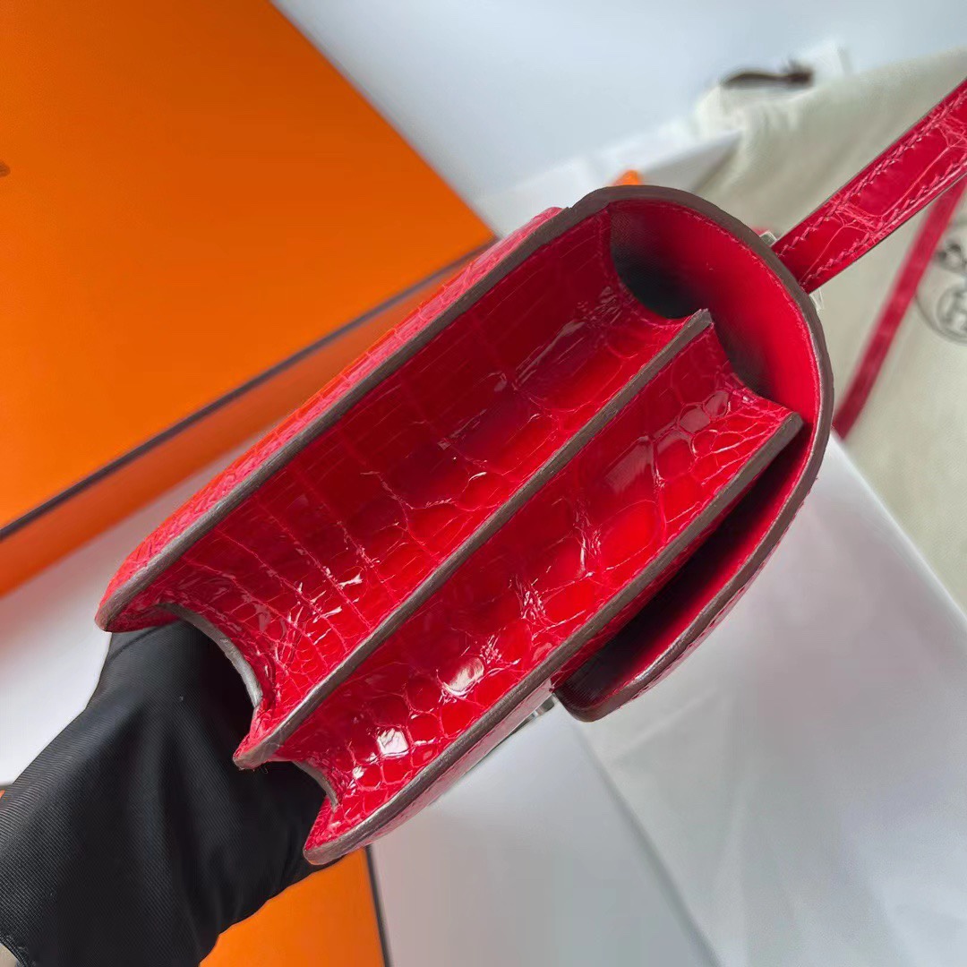 Constance/Constance-18cm-shiny-Alligator-Texture-Ferrari-Red/img_005