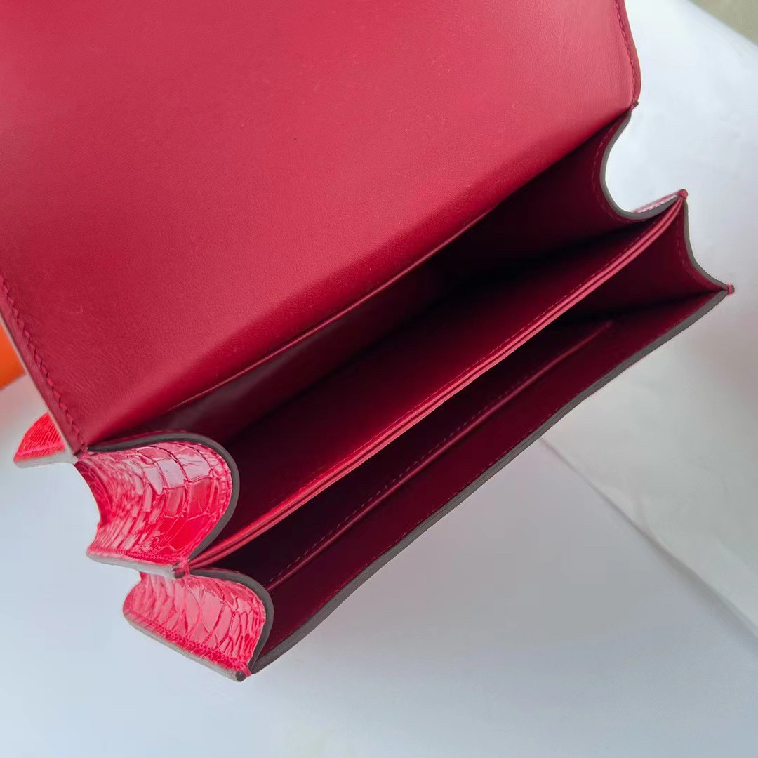 Constance/Constance-18cm-shiny-Alligator-Texture-Ferrari-Red/img_009