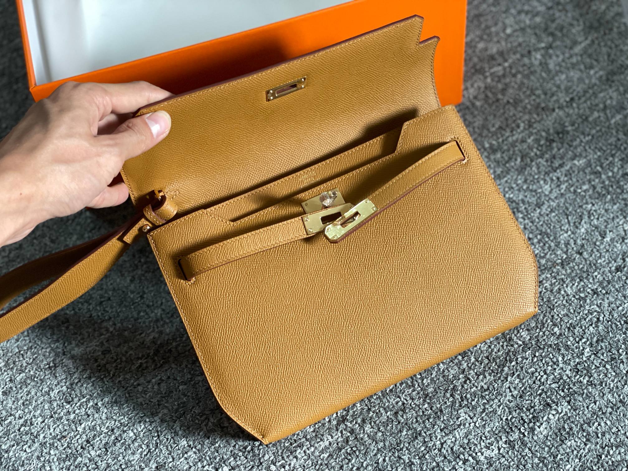 Depeches 25/Kelly-Depeches-25cm-Epsom-Orange/img_003